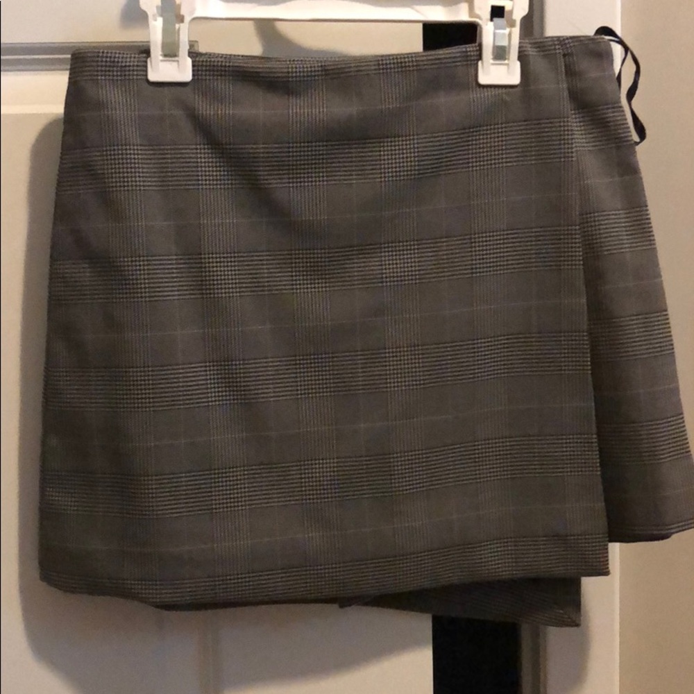 Gianni Bini size 2 skirt. Never been worn!!